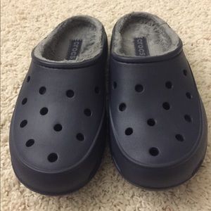 ❄️🍁NWOT CROCS navy blue!!🍂❄️